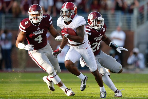 STARKVILLE, MS - NOVEMBER 14:  Cyrus Jones #5 of the Alabama Crimson Tide returns a punt for a touchdown past Gerri Green #4 and DeAndre Ward #28 of Mississippi State Bulldogs at Davis Wade Stadium on November 14, 2015 in Starkville, Mississippi.  (Photo by Kevin C. Cox/Getty Images)