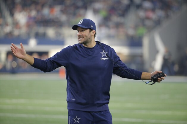 Injured Dallas Cowboys quarterback Tony Romo  during an NFL football game Sunday, Nov. 1, 2015, in Arlington, Texas. (AP Photo/Brandon Wade)