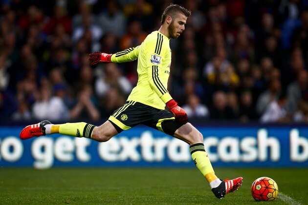 LONDON, ENGLAND - OCTOBER 31:  David de Gea of Manchester United in action during the Barclays Premier League match between Crystal Palace and Manchester United at Selhurst Park on October 31, 2015 in London, England.  (Photo by Jordan Mansfield/Getty Images)
