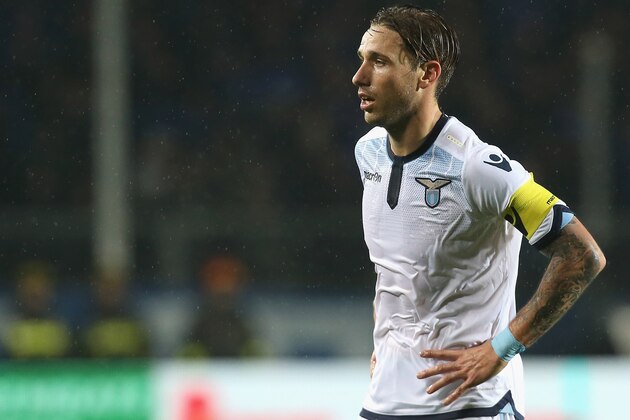 BERGAMO, ITALY - OCTOBER 28:  Lucas Biglia of Lazio during the Serie A match between Atalanta BC and SS Lazio at Stadio Atleti Azzurri d'Italia on October 28, 2015 in Bergamo, Italy.  (Photo by Maurizio Lagana/Getty Images)