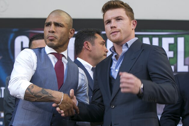 Boxers Miguel Cotto, from Puerto Rico, left, WBC, Ring Magazine and Lineal Middleweight World Champion and Saul
