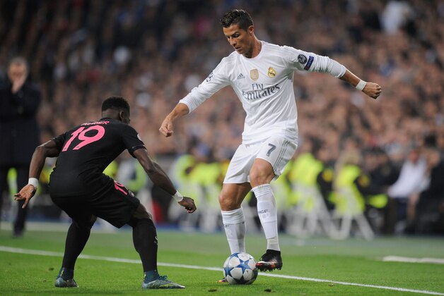 MADRID, SPAIN - NOVEMBER 03:  Cristiano Ronaldo of Real Madrid takes on Serge Aurier of PSG during the UEFA Champions League Group A match between Real Madrid CF and Paris Saint-Germain at Estadio Santiago Bernabeu on November 3, 2015 in Madrid, Spain.  (Photo by Denis Doyle/Getty Images)