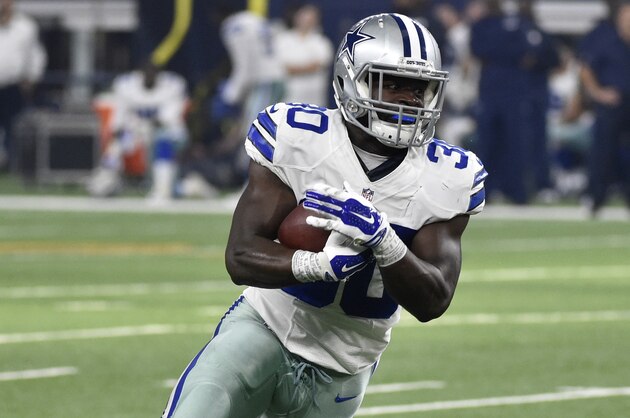 Dallas Cowboys running back Christine Michael runs the ball in an NFL football game against the Seattle Seahawks on Sunday, Nov. 1, 2015, in Arlington, Texas. (AP Photo/Michael Ainsworth)