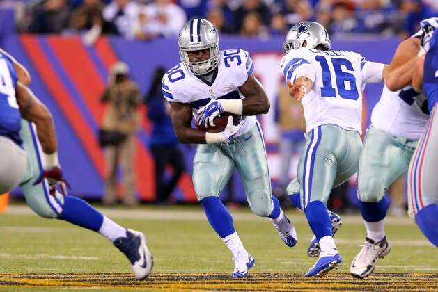 Dallas Cowboys running back Christine Michael #30 runs against the New York Giants during an NFL game at MetLife Stadium in East Rutherford, N.J. on Sunday, Oct. 25, 2015. (AP Photo/Brad Penner)