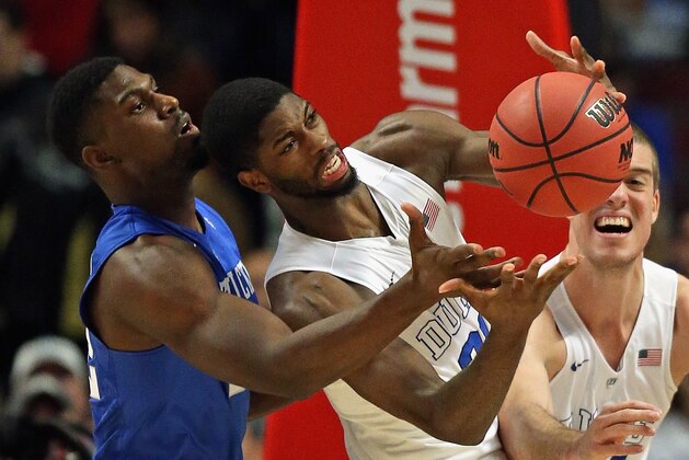 CHICAGO, IL - NOVEMBER 17: Amile Jefferson #21 of the Duke Blue Devils grabs a rebound in front of Alex Poythress #22 of the Kentucky Wildcats during the Champions Classic at the United Center on November 17, 2015 in Chicago, Illinois. (Photo by Jonathan Daniel/Getty Images