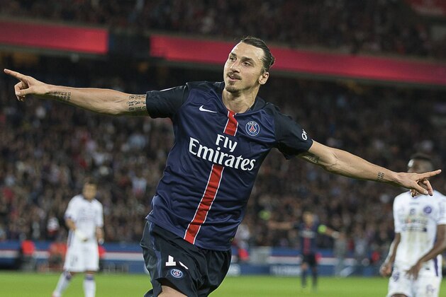PARIS, FRANCE - NOVEMBER 07:  Zlatan Ibrahimovic  of Paris Saint-Germain celebrate his first goal during the French  Ligue 1 between Paris Saint-Germain and Toulouse FC at Parc Des Princes on november 7, 2015 in Paris, France.  (Photo by Xavier Laine/Getty Images)