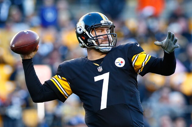 PITTSBURGH, PA - NOVEMBER 15:  Ben Roethlisberger #7 looks to pass during the 2nd half of the game against the Cleveland Browns at Heinz Field on November 15, 2015 in Pittsburgh, Pennsylvania.  (Photo by Jared Wickerham/Getty Images)