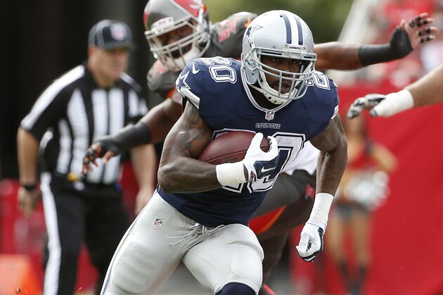 Dallas Cowboys running back Darren McFadden (20) runs against the Tampa Bay Buccaneers during the first quarter of an NFL football game Sunday, Nov. 15, 2015, in Tampa, Fla. (AP Photo/Brian Blanco) Dallas Cowboys running back Darren McFadden (20) runs against the Tampa Bay Buccaneers during the first quarter of an NFL football game Sunday, Nov. 15, 2015, in Tampa, Fla. (AP Photo/Brian Blanco)