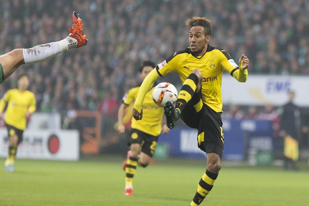 Dortmund's Pierre-Emerick Aubameyang get's the ball under control during the German Bundesliga soccer match between Werder Bremen and Borussia Dortmund in Bremen, Germany, Saturday, Oct. 31, 2015. (AP Photo/Joerg Sarbach)