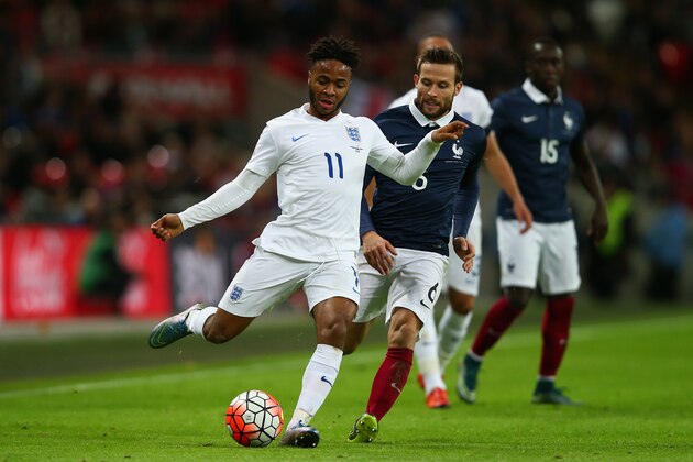 LONDON, ENGLAND - NOVEMBER 17: Raheem Sterling of England and Yohan Cabaye of France compete for the ball during the International Friendly match between England and France at Wembley Stadium on November 17, 2015 in London, England.  (Photo by Clive Rose/Getty Images)