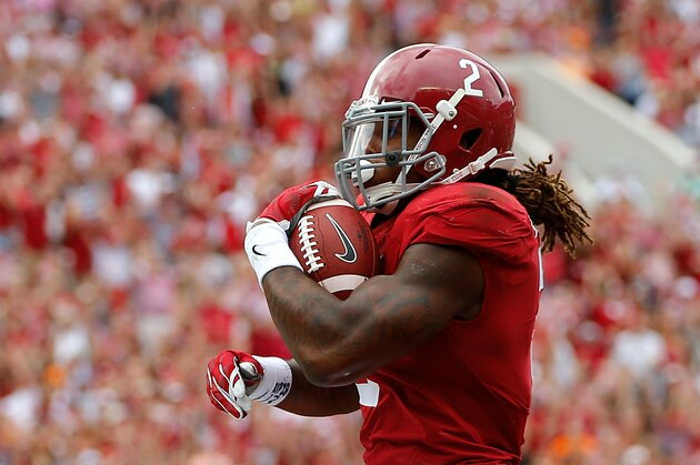 TUSCALOOSA, AL - OCTOBER 24:  Derrick Henry #2 of the Alabama Crimson Tide rushes in for a touchdown against the Tennessee Volunteers at Bryant-Denny Stadium on October 24, 2015 in Tuscaloosa, Alabama.  (Photo by Kevin C. Cox/Getty Images)