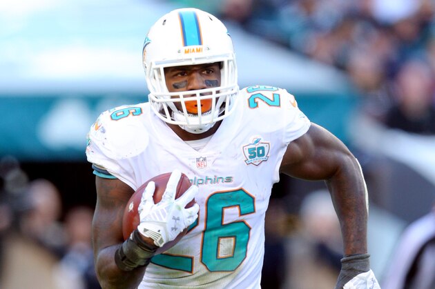 Miami Dolphins running back Lamar Miller #26 runs the ball against the Philadelphia Eagles during an NFL game at Lincoln Financial Field in Philadelphia on Sunday, Nov. 15, 2015. (AP Photo/Brad Penner)