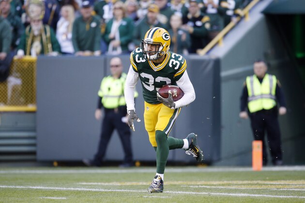 Green Bay Packers' Micah Hyde runs back a kickoff during the first half of an NFL football game against the Detroit Lions Sunday, Nov. 15, 2015, in Green Bay, Wis. (AP Photo/Morry Gash)