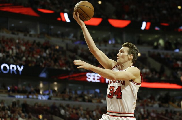 Chicago Bulls forward Mike Dunleavy (34) goes up for a shot during the second half of Game 6 against Cleveland Cavaliers in a second-round NBA basketball playoff series in Chicago on Thursday, May 14, 2015. (AP Photo/Nam Y. Huh)