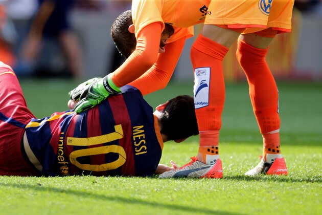 Lionel Messi of FC Barcelona, Javi Varas of Las Palmas during the Primera Division match between FC Barcelona and Las Palmas on September 26, 2015 at Camp Nou stadium in Barcelona, Spain.(Photo by VI Images via Getty Images)