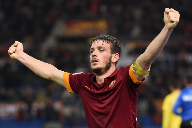 ROME, ITALY - DECEMBER 06:  Alessandro Florenzi of AS Roma celebrates the goal 2-2  of Adem Ljajic during the Serie A match between AS Roma and US Sassuolo Calcio at Stadio Olimpico on December 6, 2014 in Rome, Italy.  (Photo by Giuseppe Bellini/Getty Images)