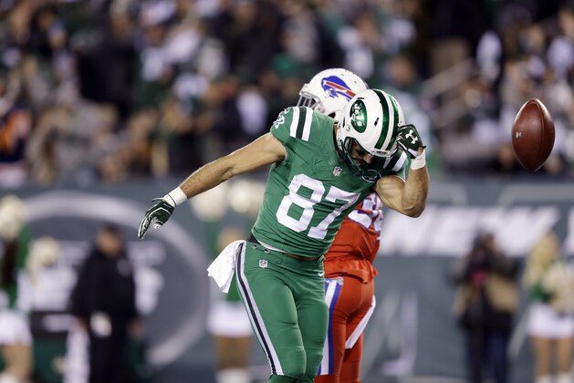 New York Jets wide receiver Eric Decker celebrates after scoring on a pass from quarterback Ryan Fitzpatrick against the Buffalo Bills during the second half of an NFL football game, Thursday, Nov. 12, 2015, in East Rutherford, N.J. (AP Photo/Seth Wenig)