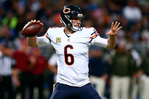 ST. LOUIS, MO - NOVEMBER 15: Jay Cutler #6 of the Chicago Bears drops back to pass the ball in the second quarter against the St. Louis Rams at the Edward Jones Dome on November 15, 2015 in St. Louis, Missouri. (Photo by Dilip Vishwanat/Getty Images)