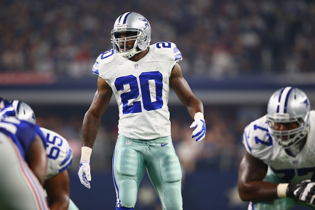 ARLINGTON, TX - SEPTEMBER 13:  Darren McFadden #20 of the Dallas Cowboys at AT&T Stadium on September 13, 2015 in Arlington, Texas.  (Photo by Ronald Martinez/Getty Images)