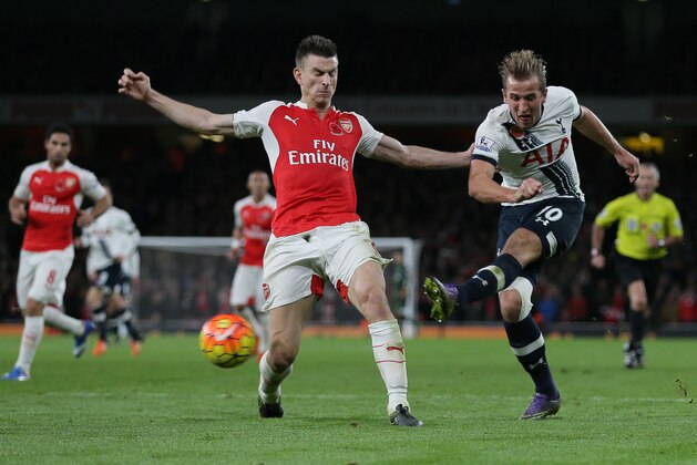 Tottenham’s Harry Kane, right, makes a late shot on goal and fails to score past Arsenal’s Laurent Koscielny during the English Premier League soccer match between Arsenal and Tottenham Hotspur at the Emirates Stadium in London, Sunday Nov. 8, 2015. (AP Photo/Tim Ireland)