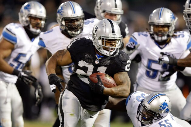 OAKLAND, CA - AUGUST 15:  Maurice Jones-Drew #21 of the Oakland Raiders in action against the Detroit Lions during their preseason game at O.co Coliseum on August 15, 2014 in Oakland, California.  (Photo by Ezra Shaw/Getty Images)