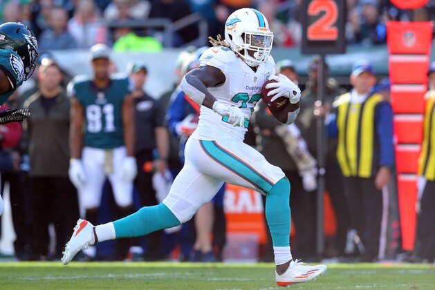 Miami Dolphins running back Jay Ajayi #23 runs the ball against the Philadelphia Eagles during an NFL game at Lincoln Financial Field in Philadelphia on Sunday, Nov. 15, 2015. (AP Photo/Brad Penner)