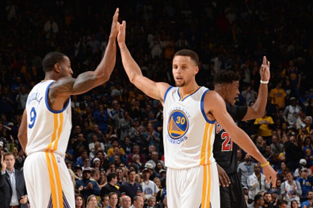 OAKLAND, CA - NOVEMBER 20: Draymond Green #2 and Stephen Curry #30 of the Golden State Warriors high five during the game against the Chicago Bulls on November 20, 2015 at ORACLE Arena in Oakland, California . NOTE TO USER: User expressly acknowledges and agrees that, by downloading and or using this Photograph, user is consenting to the terms and conditions of the Getty Images License Agreement. Mandatory Copyright Notice: Copyright 2015 NBAE (Photo by Noah Graham/NBAE via Getty Images)