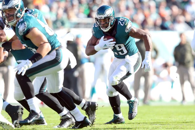 Philadelphia Eagles running back DeMarco Murray #29 runs the ball against the Miami Dolphins during an NFL game at Lincoln Financial Field in Philadelphia on Sunday, Nov. 15, 2015. (AP Photo/Brad Penner)