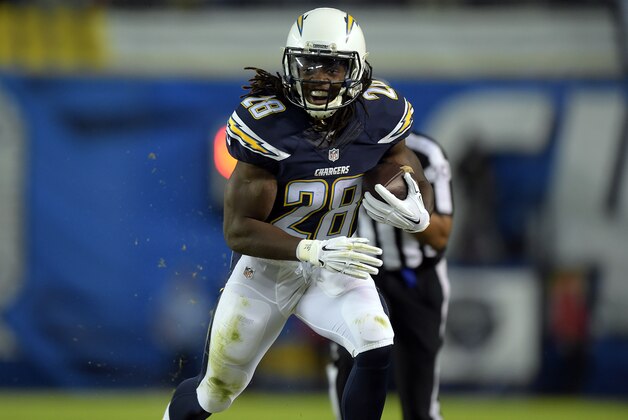 Nov 9, 2015; San Diego, CA, USA; San Diego Chargers running back Melvin Gordon (28) carries the ball against the Chicago Bears in a NFL football game at Qualcomm Stadium. Mandatory Credit: Kirby Lee-USA TODAY Sports Nov 9, 2015; San Diego, CA, USA; San Diego Chargers running back Melvin Gordon (28) carries the ball against the Chicago Bears in a NFL football game at Qualcomm Stadium. Mandatory Credit: Kirby Lee-USA TODAY Sports