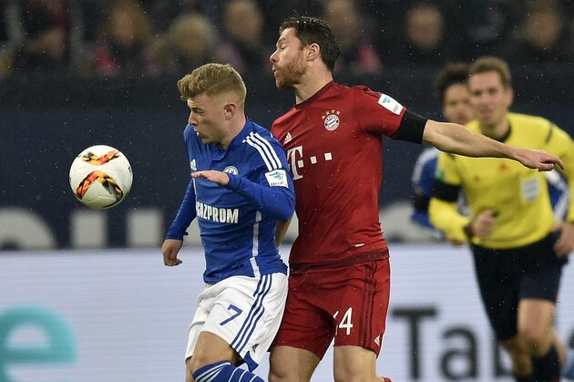 Schalke's Max Meyer, left, and Bayern's Xabi Alonso challenge for the ball during the German Bundesliga soccer match between FC Schalke 04 and Bayern Munich in Gelsenkirchen, Germany, Saturday, Nov. 21, 2015. (AP Photo/Martin Meissner)