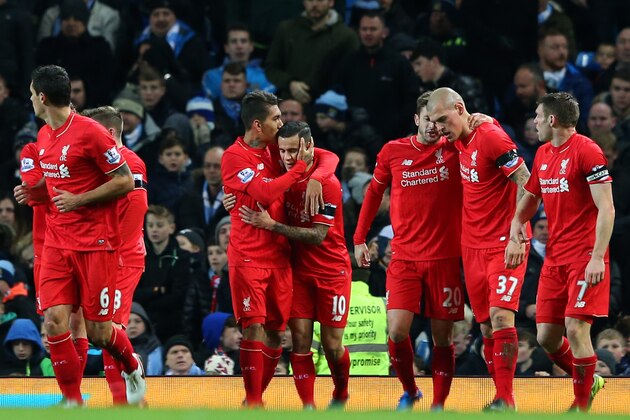 MANCHESTER, ENGLAND - NOVEMBER 21:  Roberto Firmino (3rd L) of Liverpool celebrates scoring his team's third goal with his team mates during the Barclays Premier League match between Manchester City and Liverpool at Etihad Stadium on November 21, 2015 in Manchester, England.  (Photo by Alex Livesey/Getty Images)