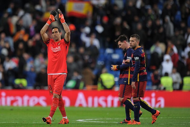MADRID, SPAIN - NOVEMBER 21:   Claudio Bravo of FC Barcelona applauds after his team beat Real Madrid 4-0 in the La Liga match between at Estadio Santiago Bernabeu on November 21, 2015 in Madrid, Spain.  (Photo by Denis Doyle/Getty Images)