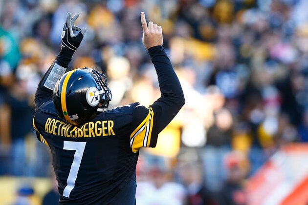 PITTSBURGH, PA - NOVEMBER 15:  Ben Roethlisberger #7 celebrates a 56-yard touchdown during the 4th quarter of the game against the Cleveland Browns at Heinz Field on November 15, 2015 in Pittsburgh, Pennsylvania.  (Photo by Jared Wickerham/Getty Images)