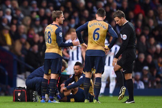 WEST BROMWICH, ENGLAND - NOVEMBER 21:  Francis Coquelin of Arsenal receives medical treatment during the Barclays Premier League match between West Bromwich Albion and Arsenal at The Hawthorns on November 21, 2015 in West Bromwich, England.  (Photo by Shaun Botterill/Getty Images)