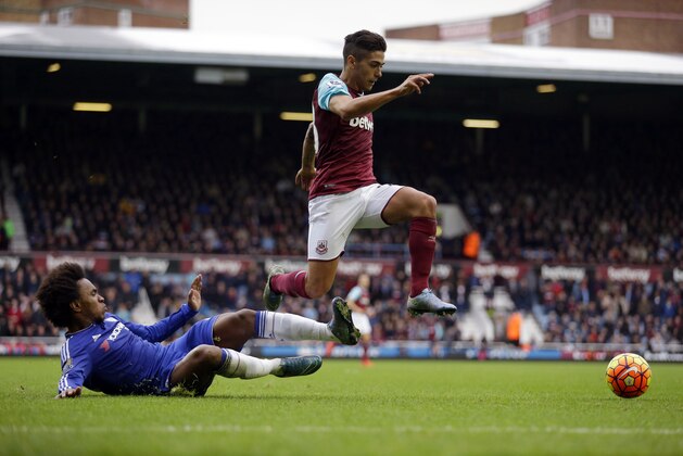 West Ham's Manuel Lanzini, right, competes for the ball with Chelsea's Willian during the English Premier League soccer match between West Ham and Chelsea at Upton Park stadium in London, Saturday, Oct. 24, 2015.  (AP Photo/Matt Dunham)