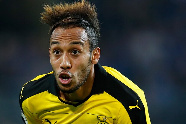 DORTMUND, GERMANY - NOVEMBER 08:  Pierre-Emerick Aubameyang of Dortmund runs during the Bundesliga match between Borussia Dortmund and FC Schalke 04 at Signal Iduna Park on November 8, 2015 in Dortmund, Germany.  (Photo by Boris Streubel/Getty Images)