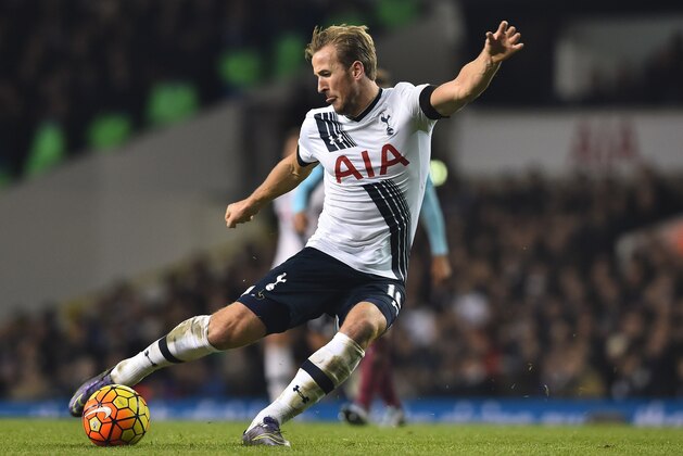 Tottenham Hotspur's English striker Harry Kane takes an unsuccessful shot during the English Premier League football match between Tottenham Hotspur and West Ham United at White Hart Lane in north London on November 22, 2015. AFP PHOTO / BEN STANSALL

RESTRICTED TO EDITORIAL USE. No use with unauthorized audio, video, data, fixture lists, club/league logos or 'live' services. Online in-match use limited to 75 images, no video emulation. No use in betting, games or single club/league/player publications.        (Photo credit should read BEN STANSALL/AFP/Getty Images)