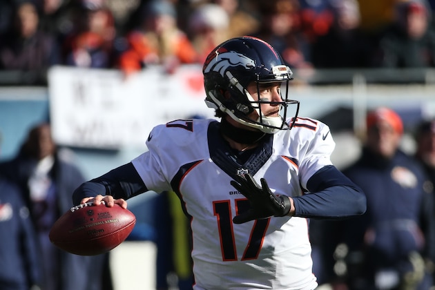 CHICAGO, IL - NOVEMBER 22:  Quarterback Brock Osweiler #17 of the Denver Broncos looks to pass in the second quarter against the Chicago Bears at Soldier Field on November 22, 2015 in Chicago, Illinois.  (Photo by Jonathan Daniel/Getty Images)
