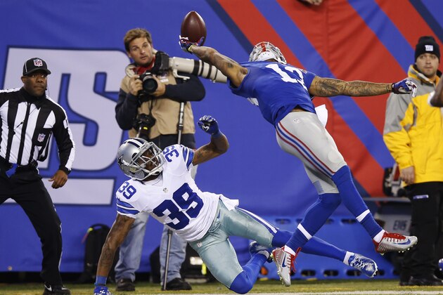New York Giants wide receiver Odell Beckham Jr. (13) makes a one-handed catch for a touchdown against Dallas Cowboys cornerback Brandon Carr (39) in the second quarter of an NFL football game, Sunday, Nov. 23, 2014, in East Rutherford, N.J. (AP Photo/Kathy Willens)
