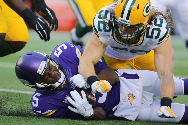 MINNEAPOLIS, MN - NOVEMBER 22:  Teddy Bridgewater #5 of the Minnesota Vikings advances the ball against Clay Matthews #52 of the Green Bay Packers in the second quarter on November 22, 2015 at TCF Bank Stadium in Minneapolis, Minnesota. (Photo by Adam Bettcher/Getty Images)
