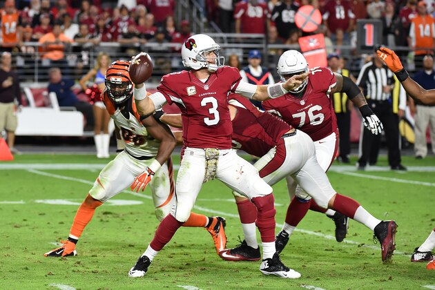 GLENDALE, AZ - NOVEMBER 22: Quarterback Carson Palmer #3 of the Arizona Cardinals throws a pass during the fourth quarter of the NFL game against the Cincinnati Bengals at University of Phoenix Stadium on November 22, 2015 in Glendale, Arizona.  (Photo by Norm Hall/Getty Images)