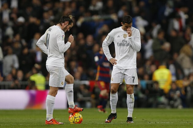 Real Madrid's Cristiano Ronaldo, and Real Madrid's Gareth Bale wait to resume the game during the first clasico of the season between Real Madrid and Barcelona at the Santiago Bernabeu stadium in Madrid, Spain, Saturday, Nov. 21, 2015. (AP Photo/Daniel Ochoa de Olza)