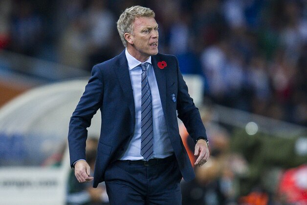 SAN SEBASTIAN, SPAIN - OCTOBER 31:  Head coach David Moyes of Real Sociedad reacts during the La Liga match between Real Sociedad de Futbol and Celta de Vigo de Futbol at Estadio Anoeta on October 31, 2015 in San Sebastian, Spain.  (Photo by Juan Manuel Serrano Arce/Getty Images)