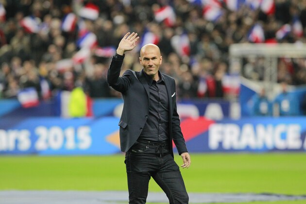 PARIS, FRANCE - MARCH 26: Former French international player, Zinedine Zidane walks on the field prior to the international friendly game between France and Brazil at Stade de France on March 26, 2015 in Saint Denis near Paris, France. (Photo by Catherine Steenkeste/Getty Images)