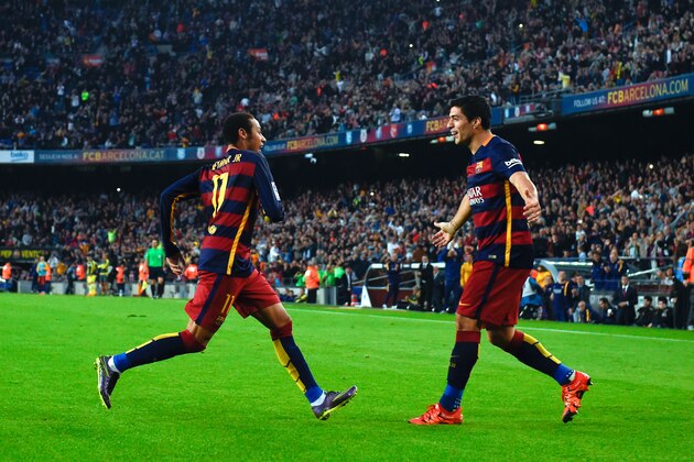BARCELONA, SPAIN - NOVEMBER 08:  Neymar of FC Barcelona celebrates with his teammate Luis Suarez of FC Barcelona after scoring his team's third goal during the La Liga match between FC Barcelona and Villarreal CF at Camp Nou on November 8, 2015 in Barcelona, Spain.  (Photo by David Ramos/Getty Images)