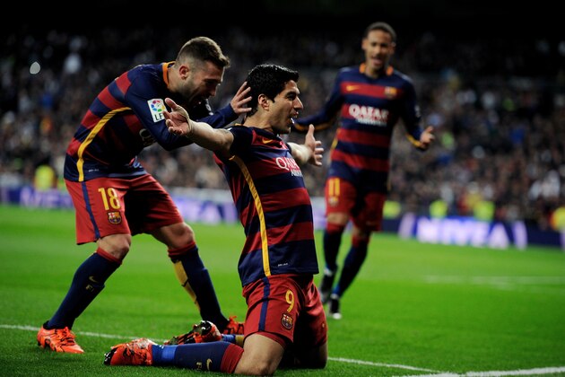 MADRID, SPAIN - NOVEMBER 21:  Luis Suarez of FC Barcelona celebrates with Jordi Alba after scoring his team's 4th goal during the La Liga match between Real Madrid and Barcelona at Estadio Santiago Bernabeu on November 21, 2015 in Madrid, Spain.  (Photo by Denis Doyle/Getty Images)