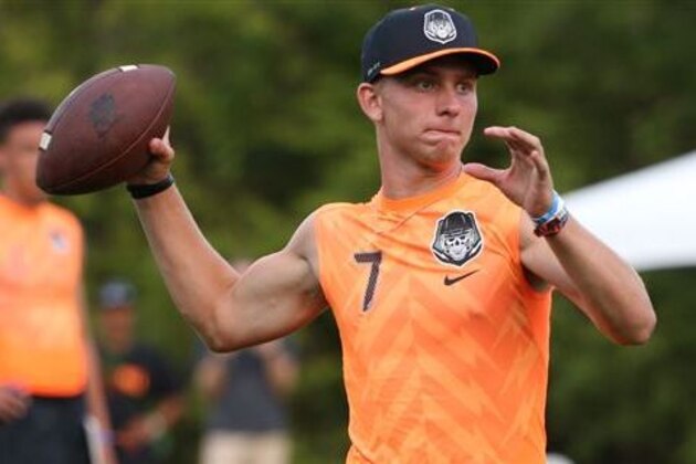 Longhorns QB pledge Shane Buechele led his team to another postseason victory.