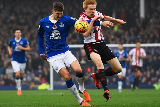 LIVERPOOL, ENGLAND - NOVEMBER 01:  Duncan Watmore of Sunderland battles with John Stones of Everton during the Barclays Premier League match between Everton and Sunderland at Goodison Park on November 1, 2015 in Liverpool, England.  (Photo by David Ramos/Getty Images)