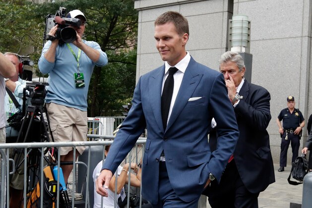 New England Patriots quarterback Tom Brady leaves Federal court, in New York,  Monday, Aug. 31, 2015. Last-minute settlement talks between lawyers for NFL Commissioner Roger Goodell and New England Patriots quarterback Tom Brady have failed, leaving a judge to decide the fate of