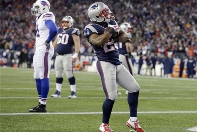 El corredor James White, de los Patriots de Nueva Inglaterra, celebra su touchdown ante los Bills de Búfalo, el lunes 23 de noviembre de 2015 (AP Foto/Steven Senne) El corredor James White, de los Patriots de Nueva Inglaterra, celebra su touchdown ante los Bills de Búfalo, el lunes 23 de noviembre de 2015 (AP Foto/Steven Senne)